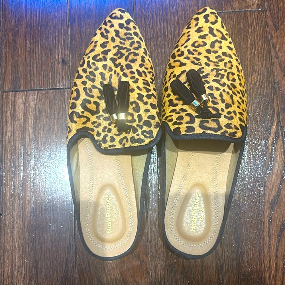 NWOT Hushpuppies slides